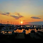 Private In Marina View Apartman Elenite